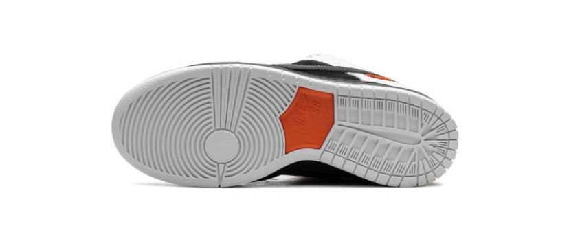 Nike SB Dunk Low TIGHTBOOTH