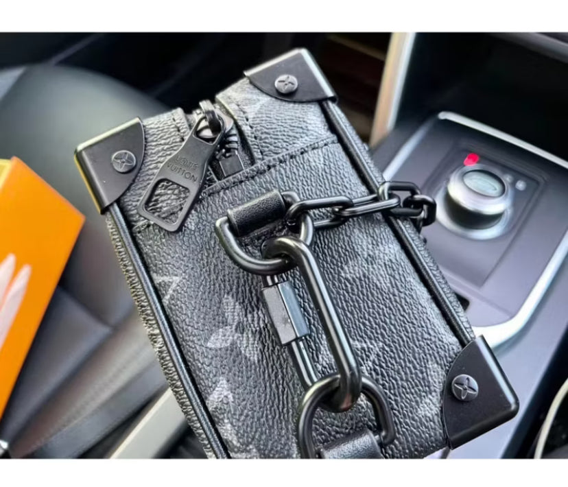 Louis Vuitton Mini Maletero Suave
Monograma Eclipse Negro