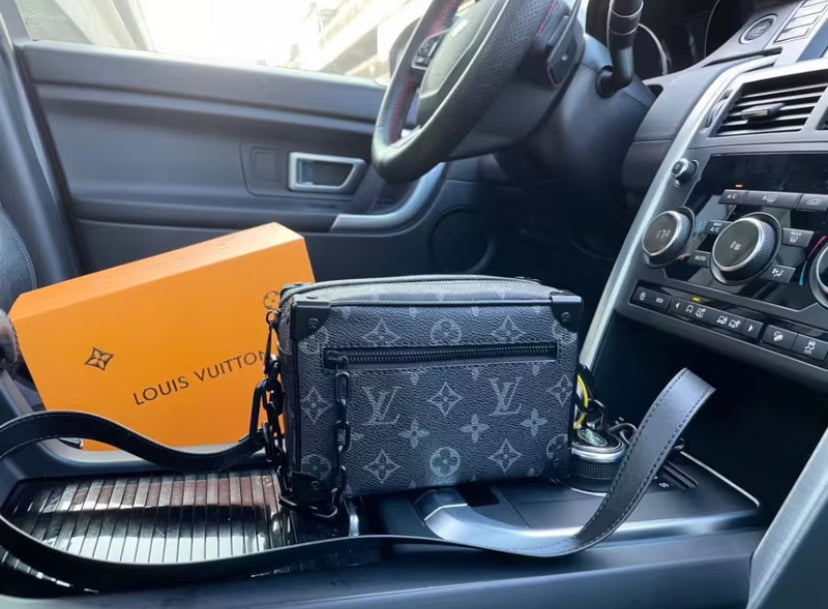 Louis Vuitton Mini Maletero Suave
Monograma Eclipse Negro