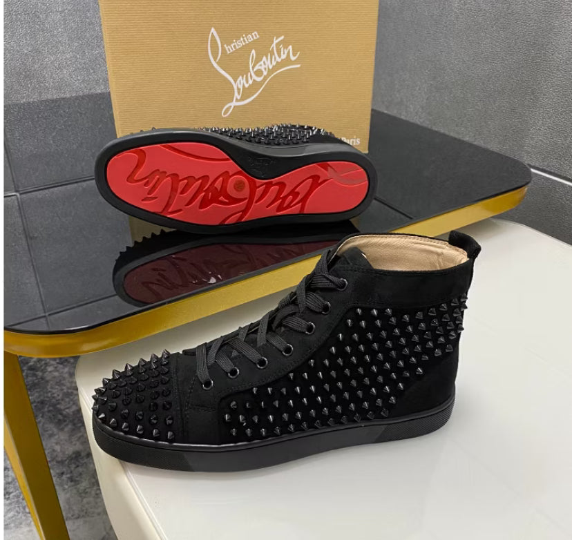Christian Louboutin Picos Alto Negro